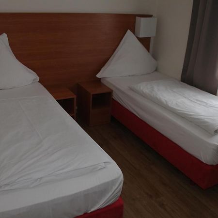 Stadt-Gut-Hotel Zum Rathaus Oberhausen  Esterno foto
