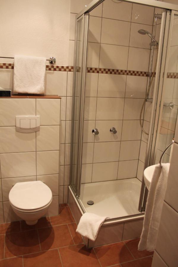 Stadt-Gut-Hotel Zum Rathaus Oberhausen  Esterno foto