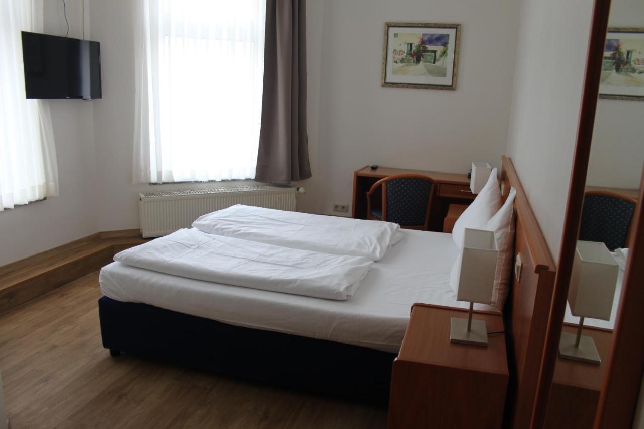 Stadt-Gut-Hotel Zum Rathaus Oberhausen  Esterno foto