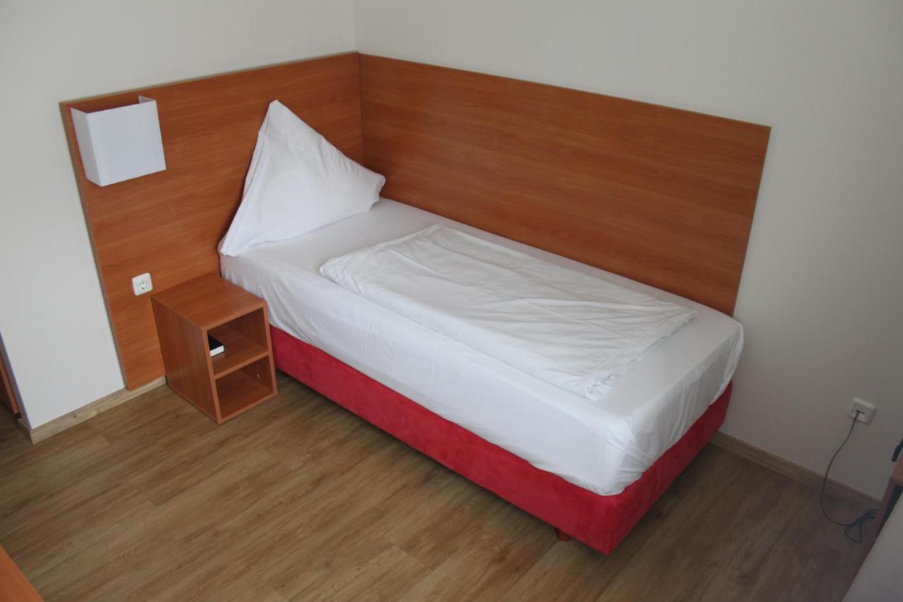 Stadt-Gut-Hotel Zum Rathaus Oberhausen  Esterno foto